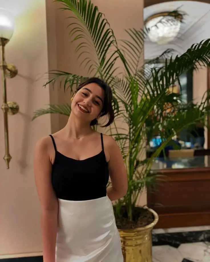 hide-face-dp-pic-for-girls