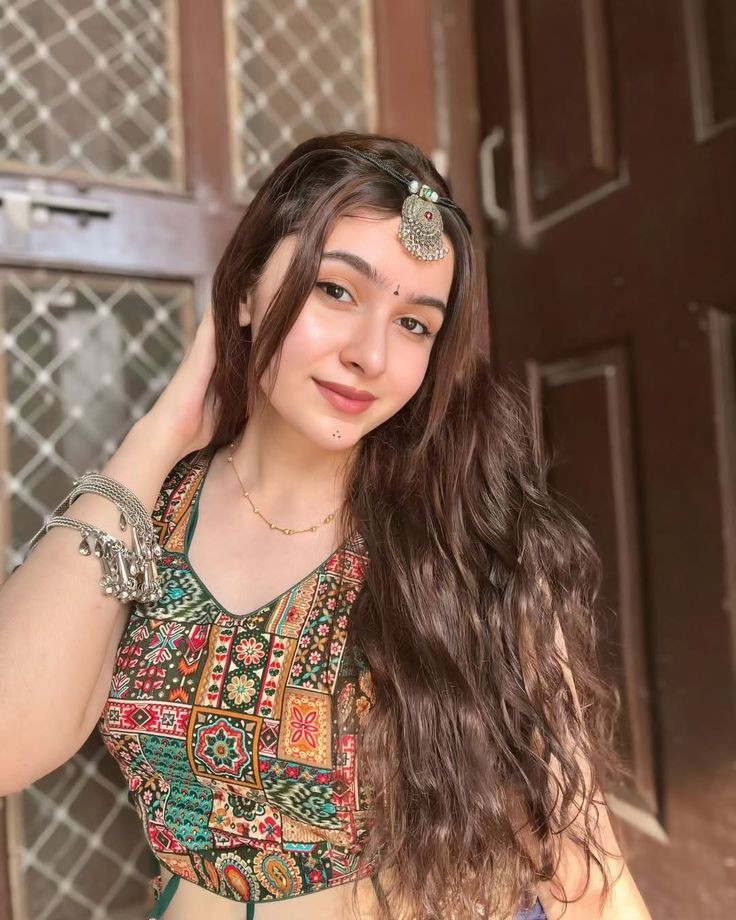 hide-face-girl-pic-back