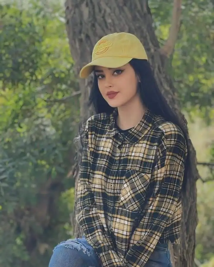 killer-attitude-girl-dp-for-instagram-black