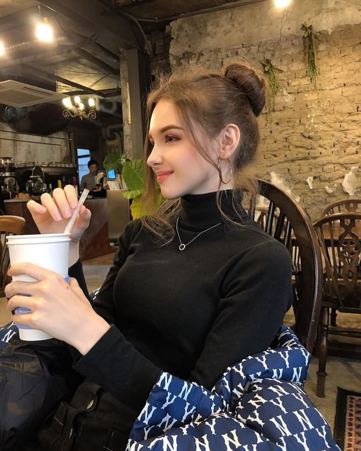 real simple girl image in saree