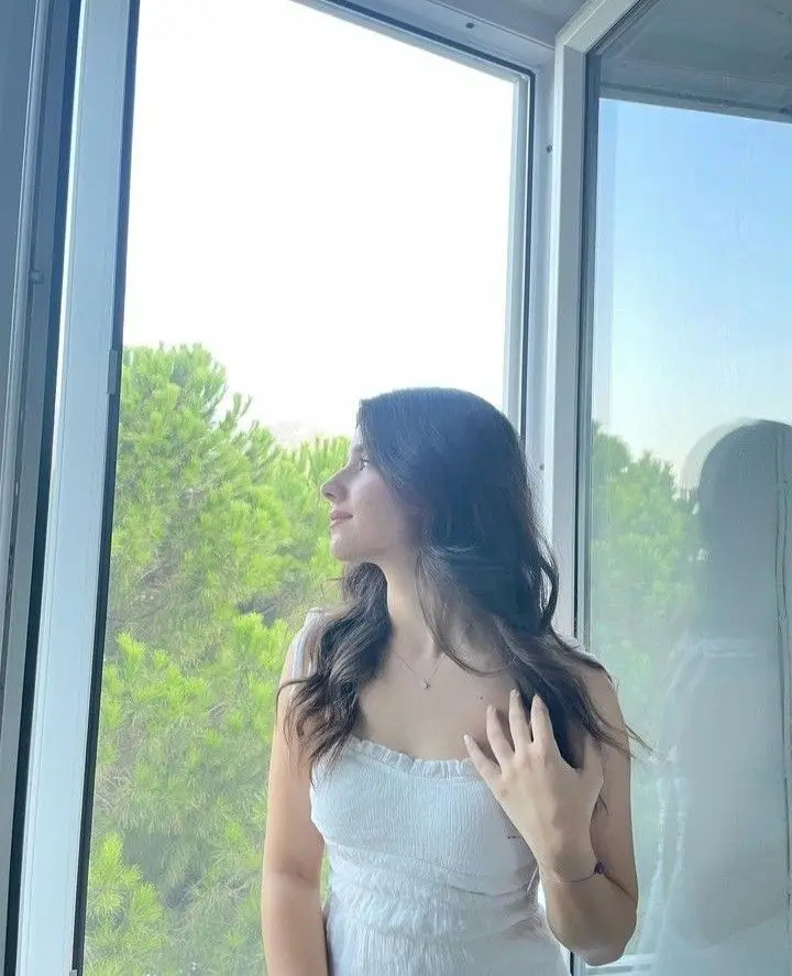 single-photo-poses-for-girls-selfie