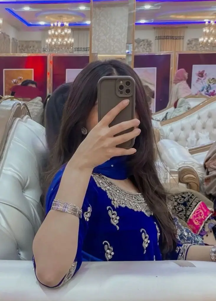 stylish-attitude-girl-dp-for-instagram-in-english