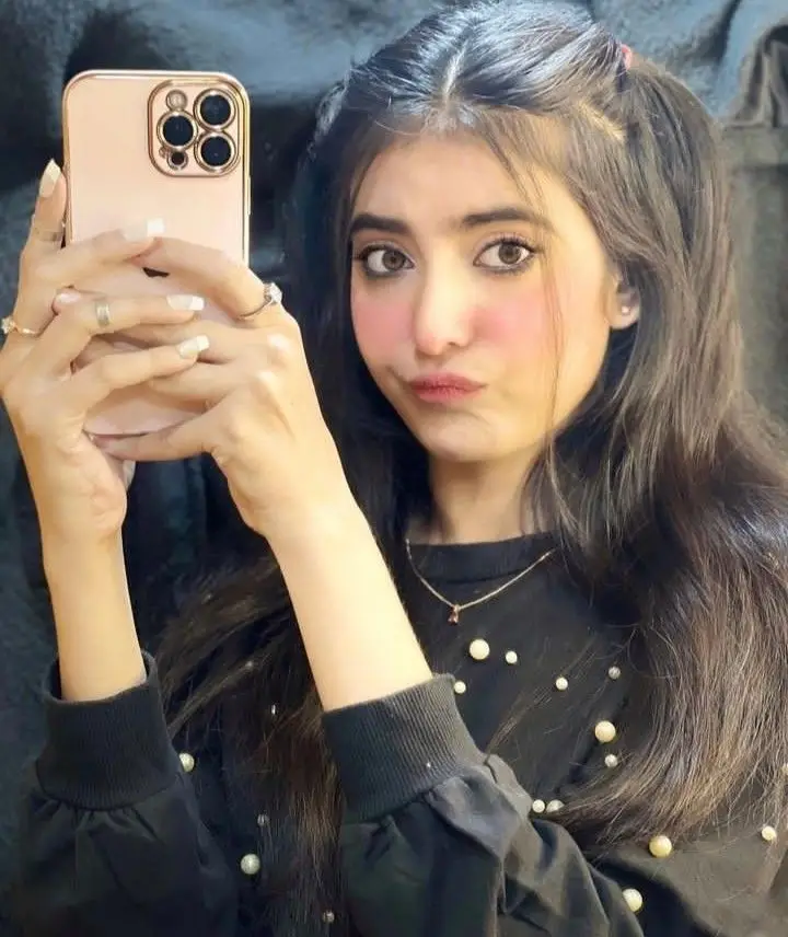 stylish-attitude-girl-dp-for-instagram-in-english