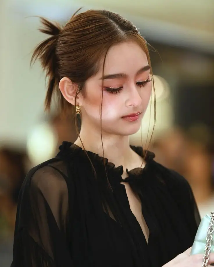 stylish-beautiful-cute-simple-girl-pic