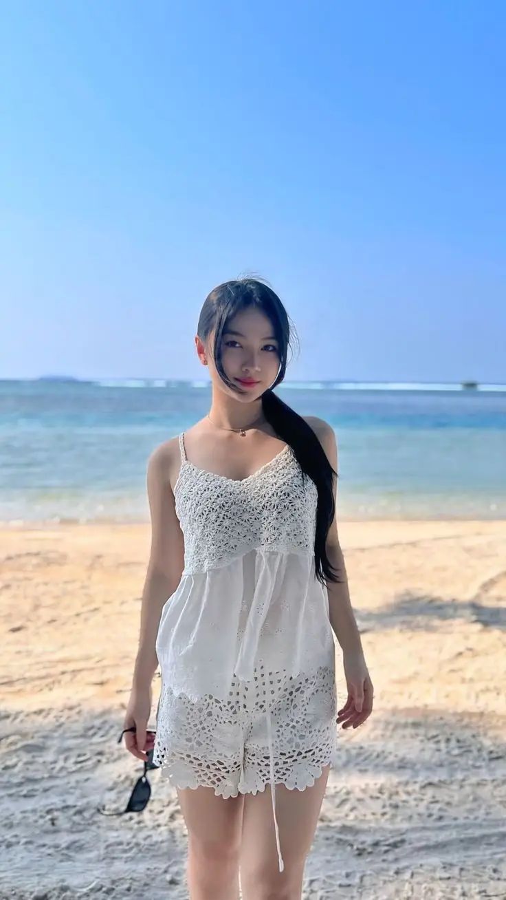 stylish-beautiful-cute-simple-girl-pic