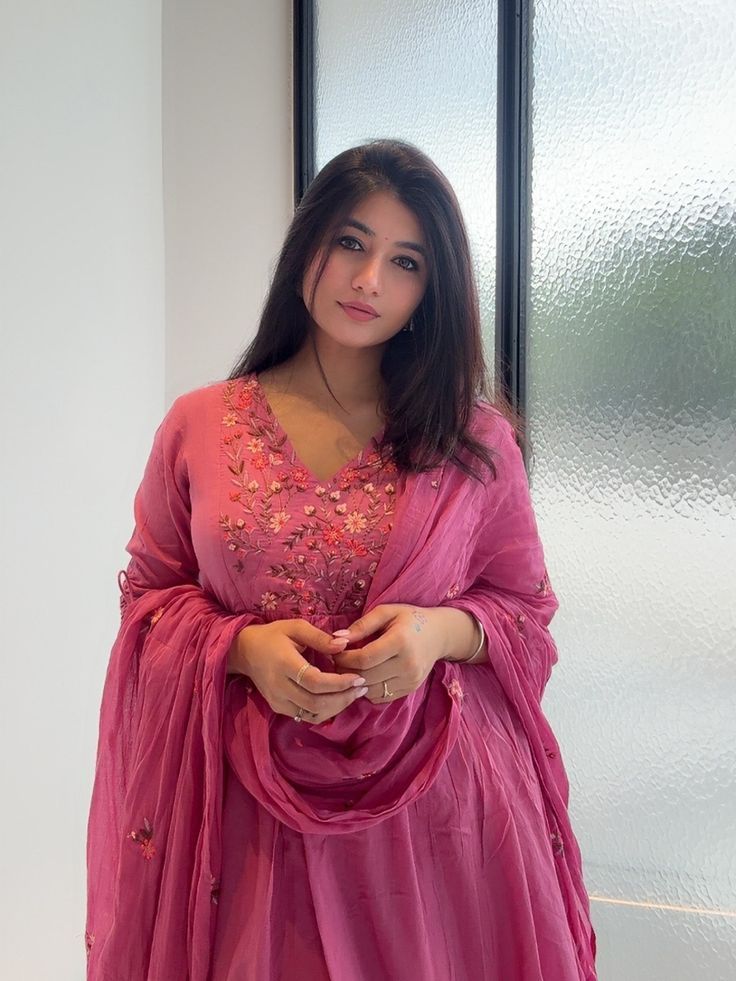 stylish single girl dp